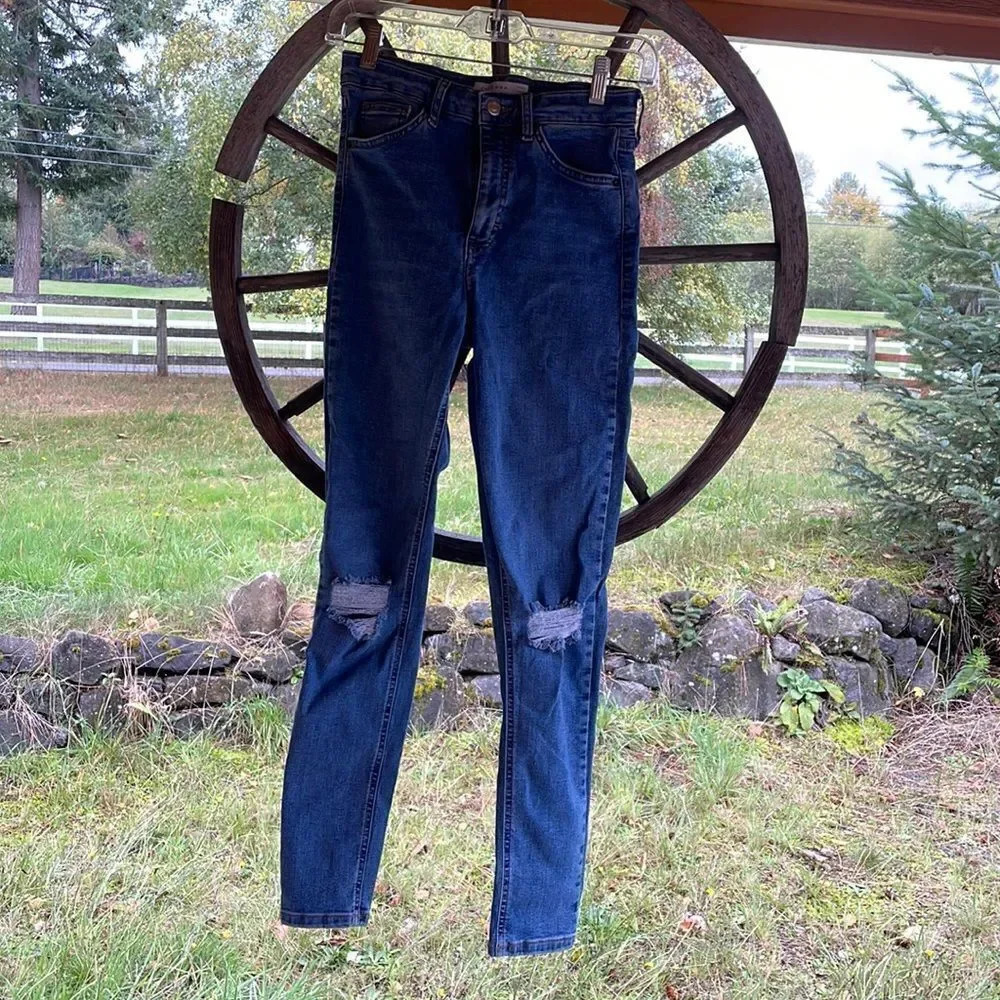 TopShop woman’s Jamie blue jeans
